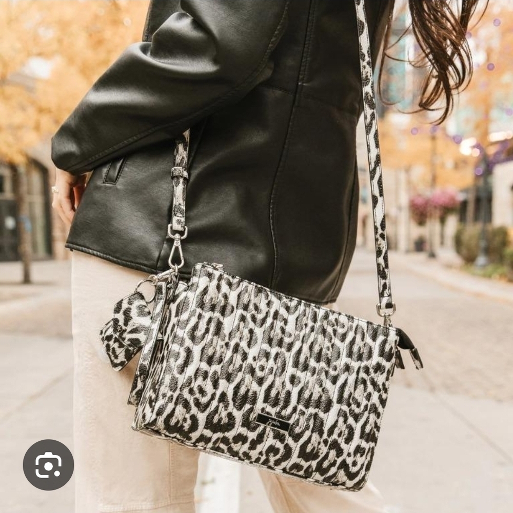 Ju-Ju-Be B/W Leopard Crossbody Bag (Mini Diaper Bag), With 3 Min Bags